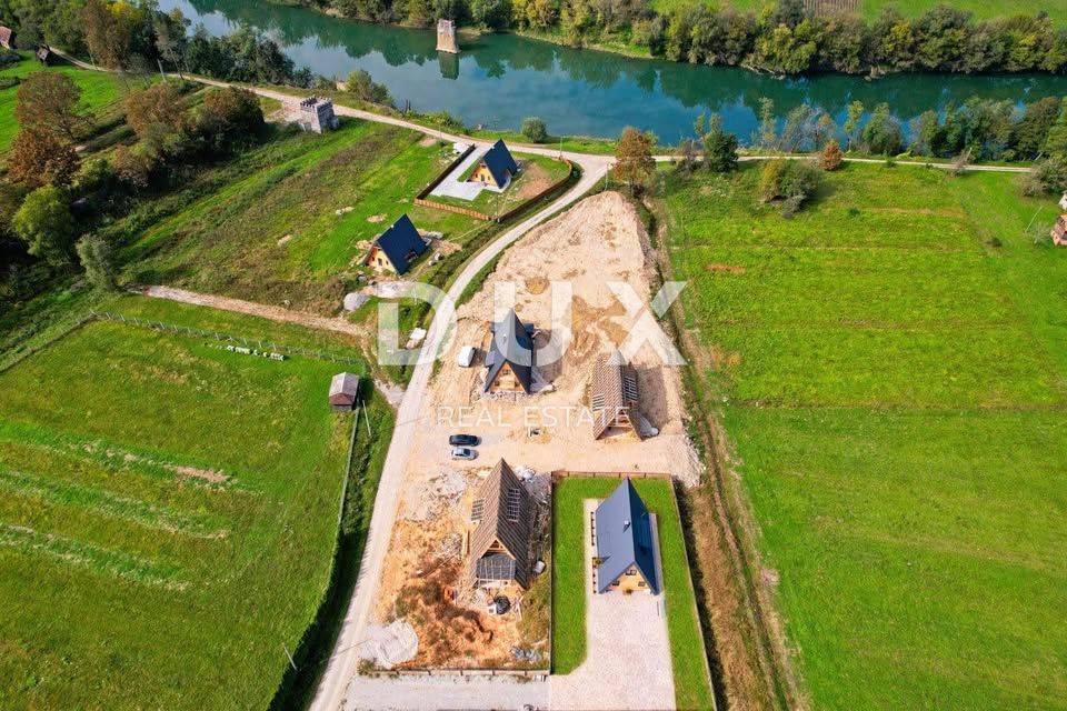 KARLOVAC, BROĐANI - Oasi di pace in legno lungo il fiume Kupa - ideale per vivere o per investimenti turistici 