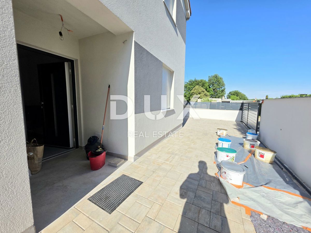 ISTRIA, ŠIŠAN - Palazzina con due unità abitative e un edificio ausiliario
