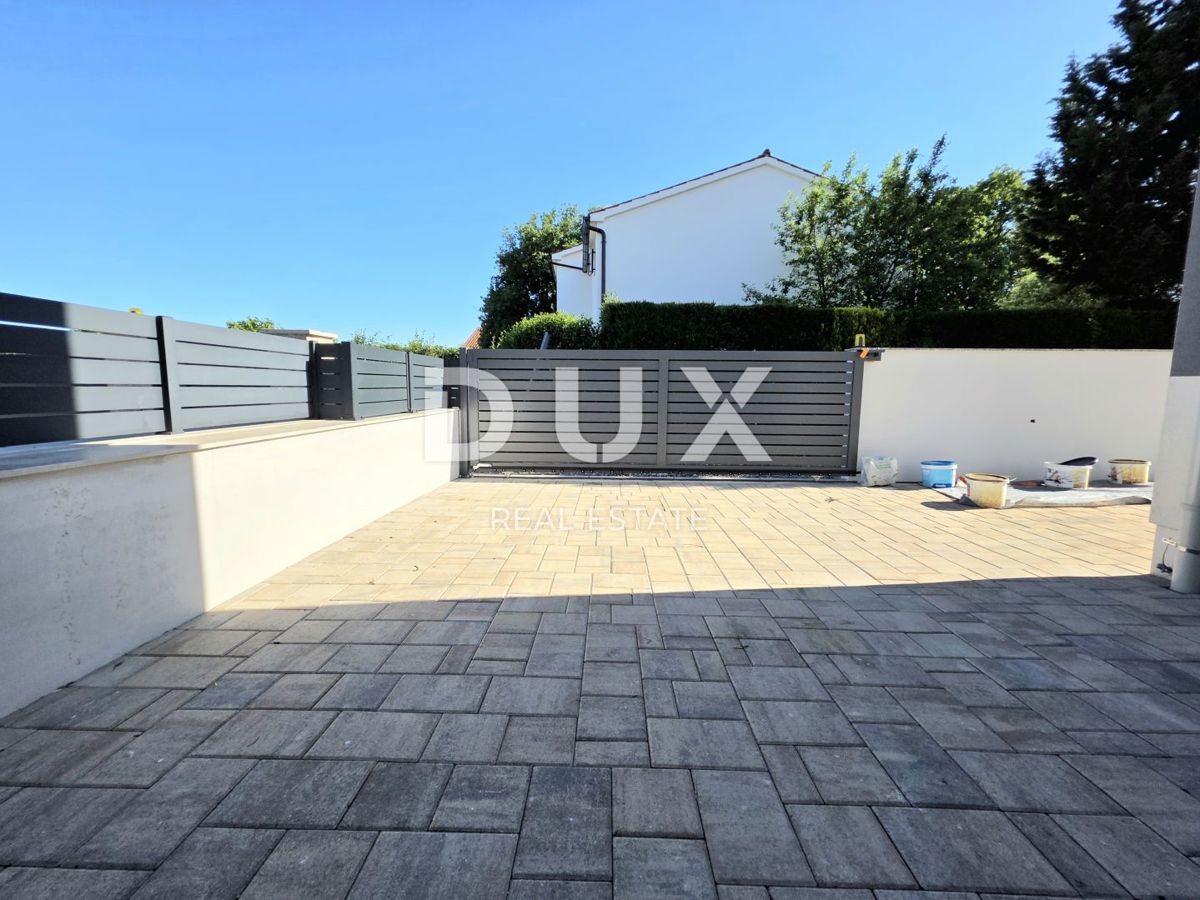 ISTRIA, ŠIŠAN - Palazzina con due unità abitative e un edificio ausiliario
