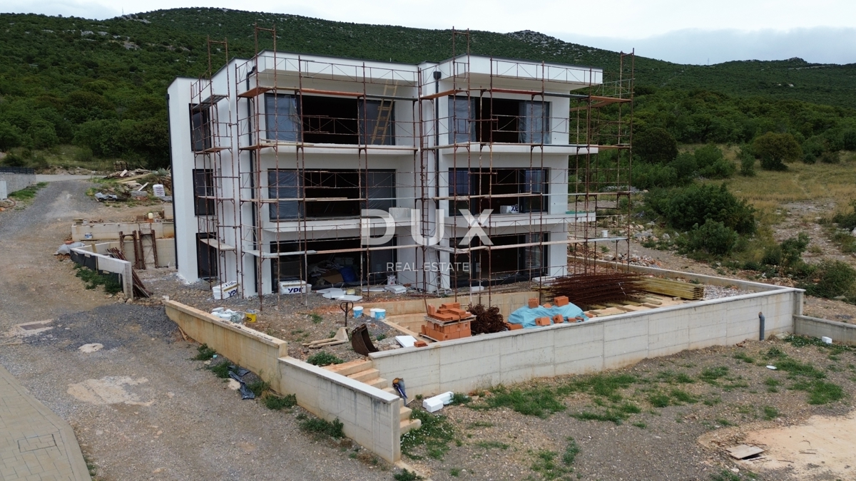 SMOKVICA - 3 camere da letto + soggiorno con piscina in comune a 60 metri dal mare in un nuovo edificio