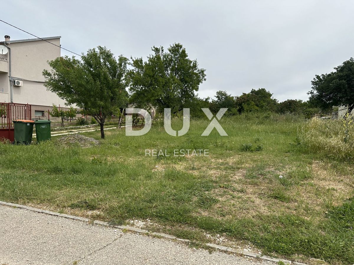 ZADAR, ZEMUNIK G. - Terreno edificabile lungo la strada!