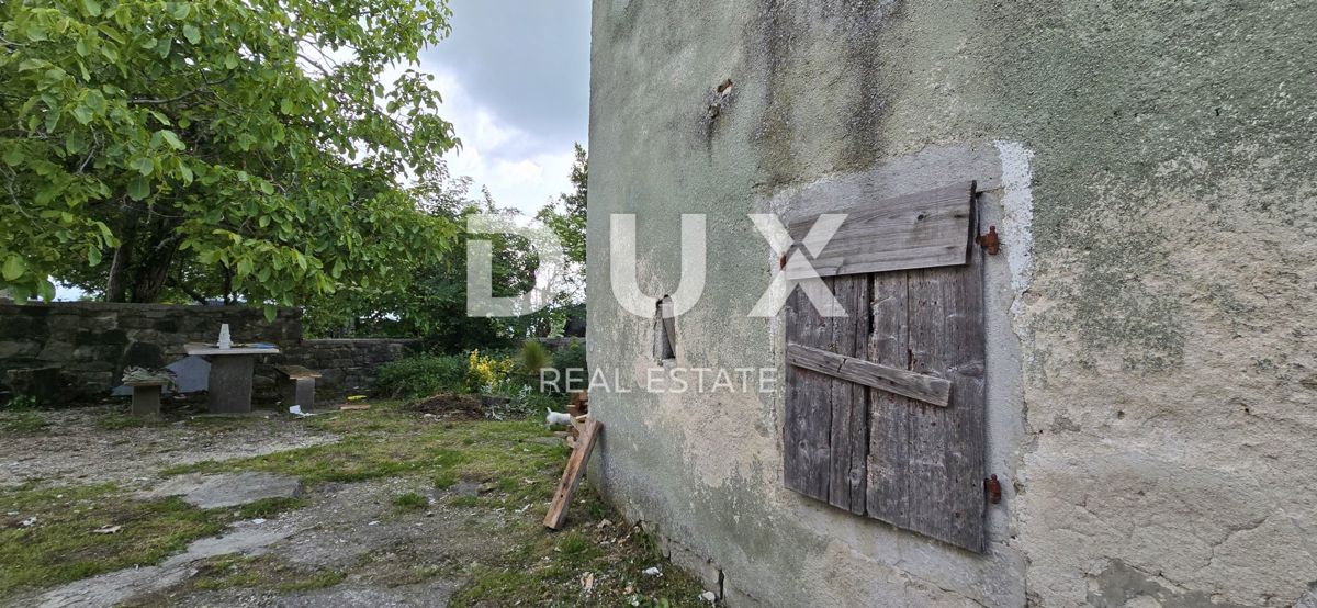 ISTRIA, GRAČIŠĆE - Casa indipendente in pietra da ristrutturare con vista