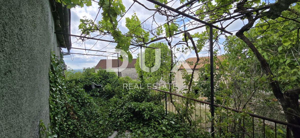 ISTRIA, GRAČIŠĆE - Casa indipendente in pietra da ristrutturare con vista
