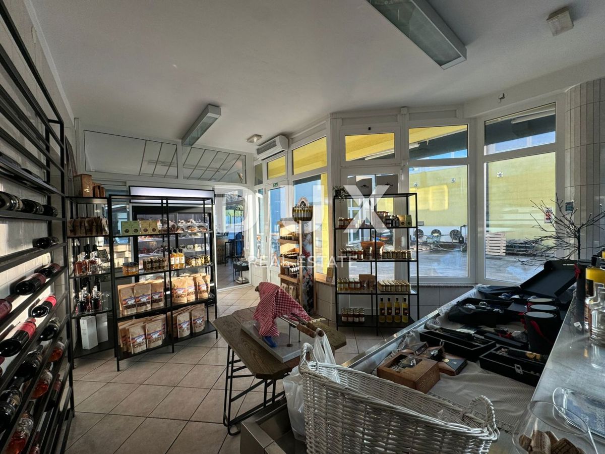 ISTRIA, MEDULIN - Edificio commerciale, 250 m2, in ottima posizione, pronto per continuare l'attività