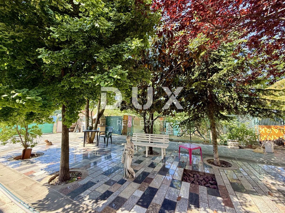 ZAGABRIA, MAKSIMIR - Spaziosa casa con 4 appartamenti, spazio commerciale e giardino!