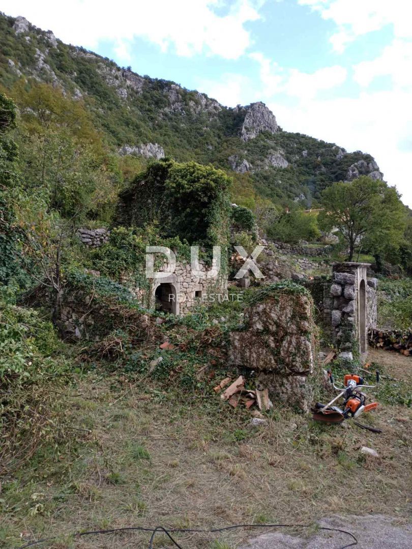 GRIŽANE, BELGRADO - Terreno edificabile con casa fatiscente in ottima posizione