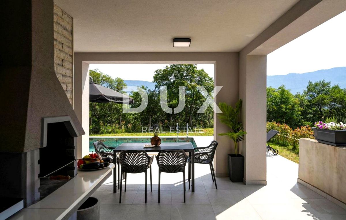 ISTRIA, LABIN - Casa con piscina ai margini del villaggio
