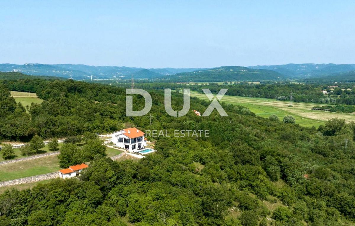 ISTRIA, LABIN - Casa con piscina ai margini del villaggio