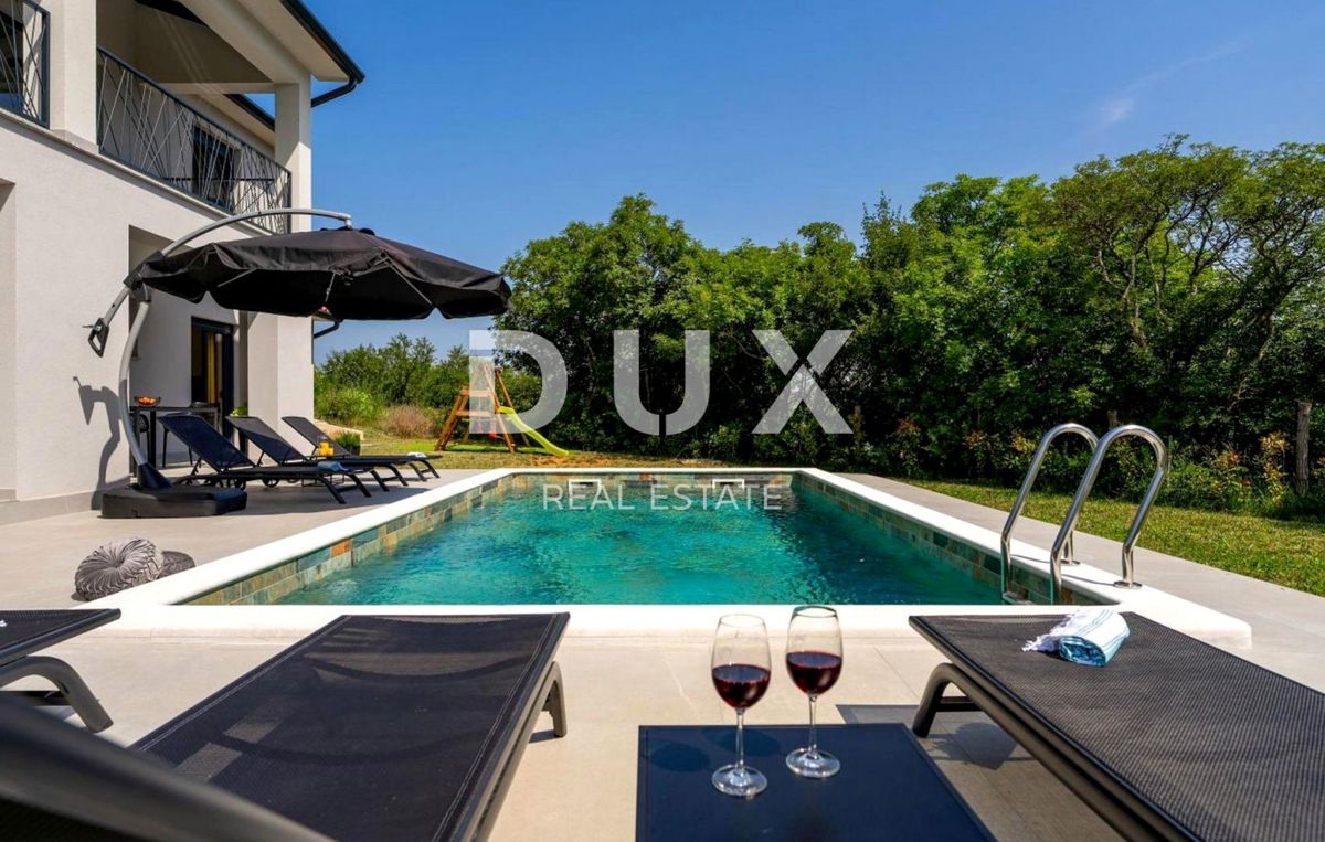 ISTRIA, LABIN - Casa con piscina ai margini del villaggio