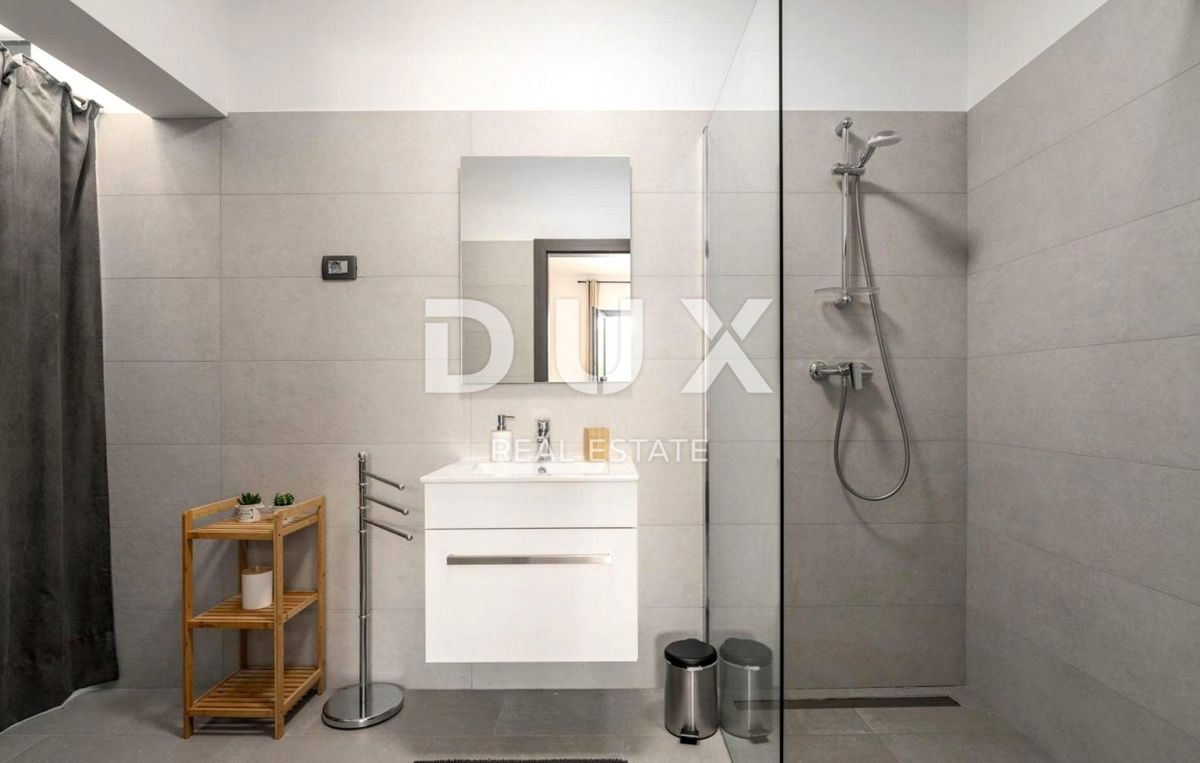 ISTRIA, LABIN - Casa con piscina ai margini del villaggio