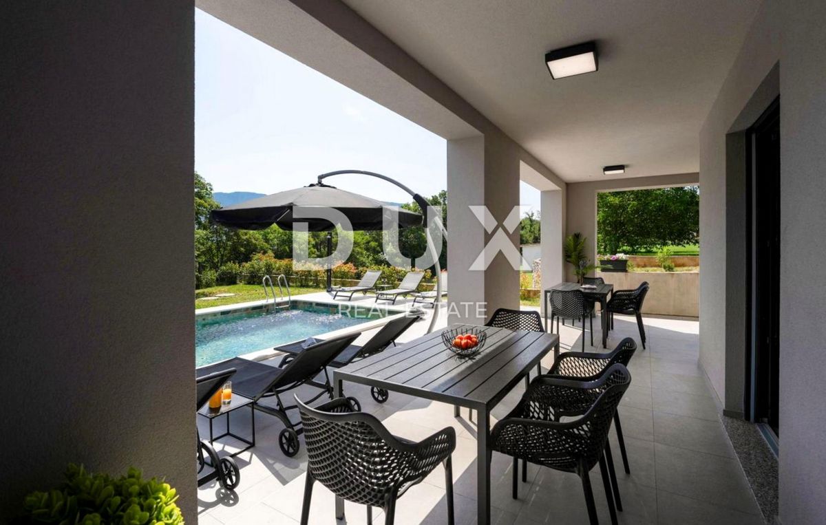 ISTRIA, LABIN - Casa con piscina ai margini del villaggio