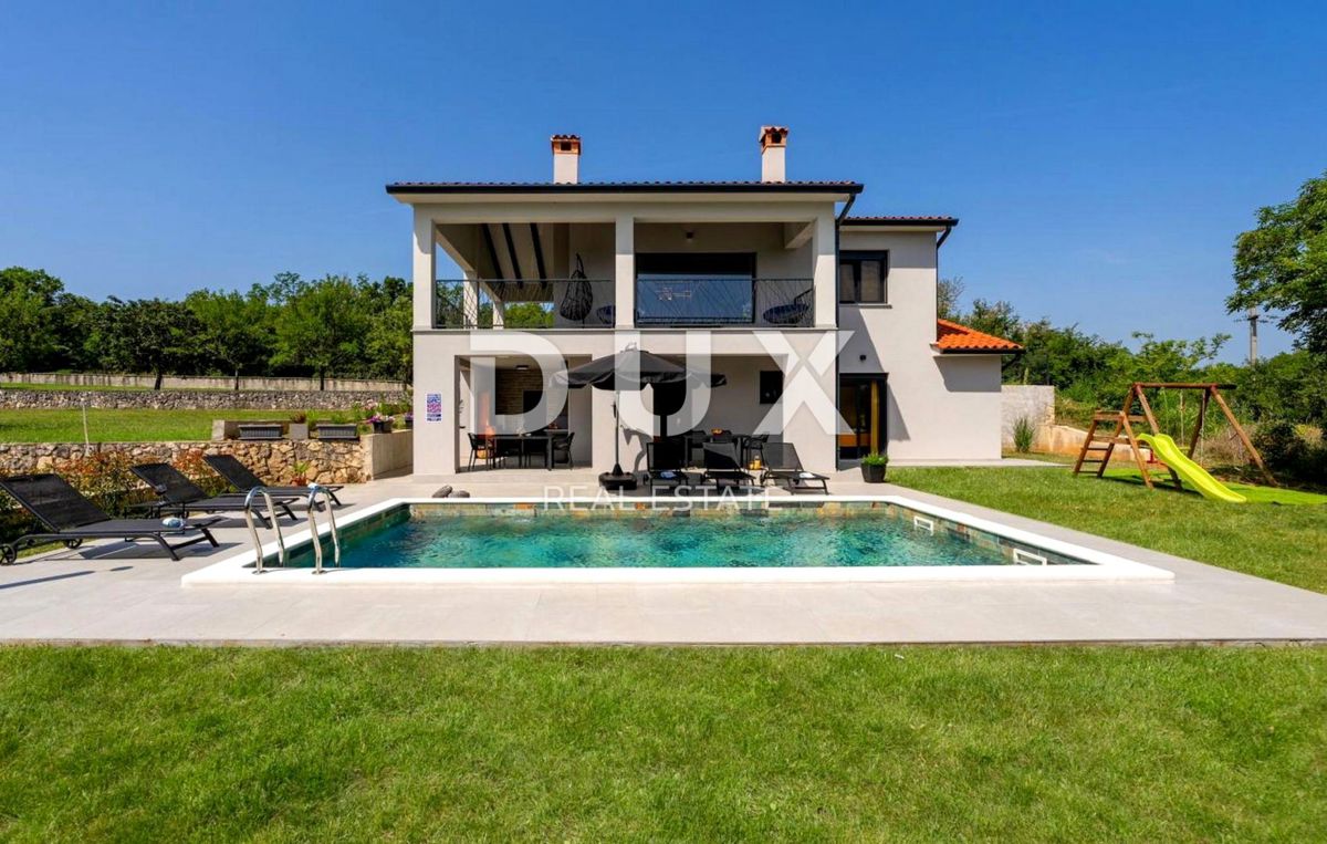 ISTRIA, LABIN - Casa con piscina ai margini del villaggio