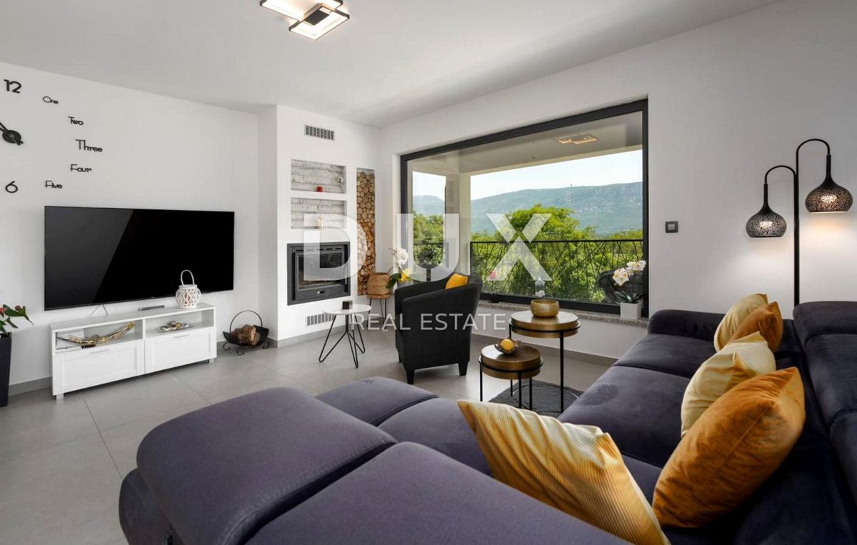 ISTRIA, LABIN - Casa con piscina ai margini del villaggio