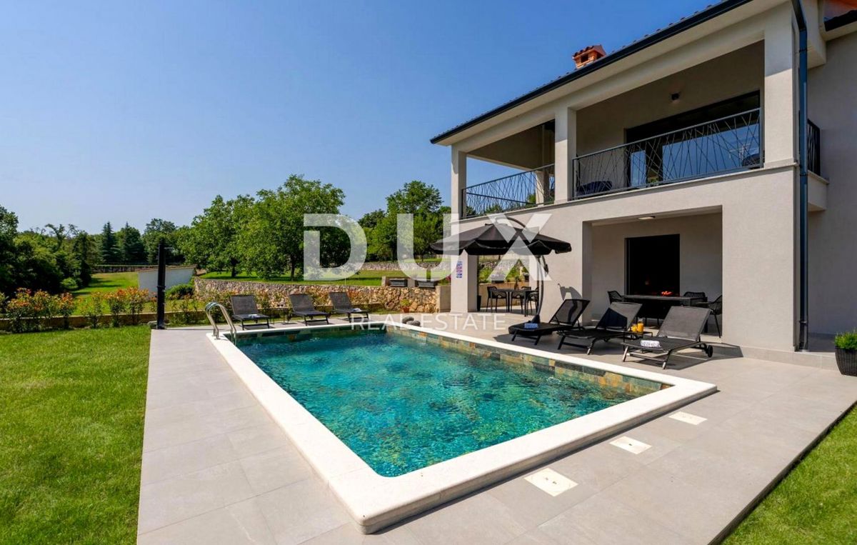 ISTRIA, LABIN - Casa con piscina ai margini del villaggio