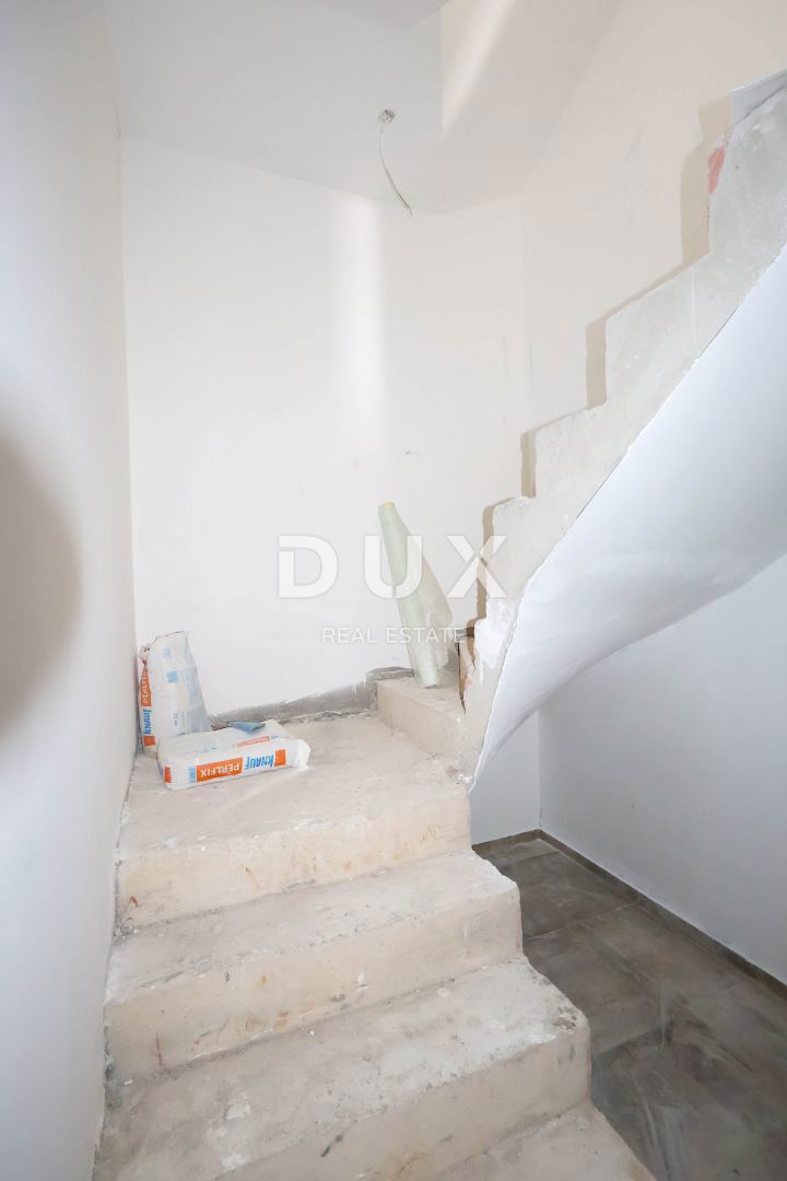 NOVALJA, JAKIŠNICA - Appartamento di 60 m2 al primo piano con una bellissima vista sul mare
