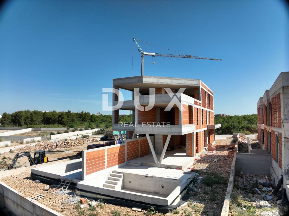 SEBENICO, VODICE – Attico con vista panoramica sul mare, lusso che respira libertà e luce