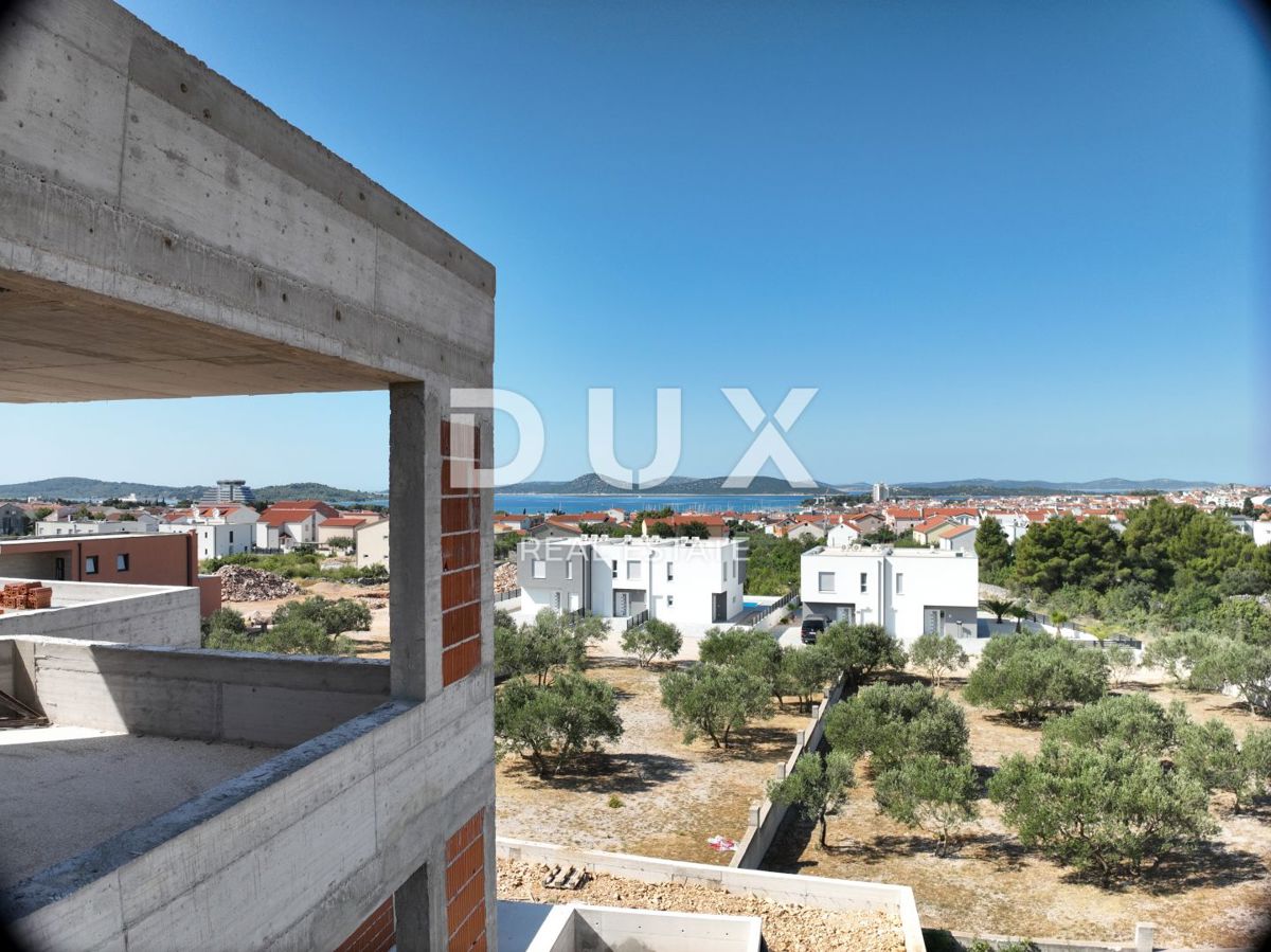 SEBENICO, VODICE – Attico con vista panoramica sul mare, lusso che respira libertà e luce
