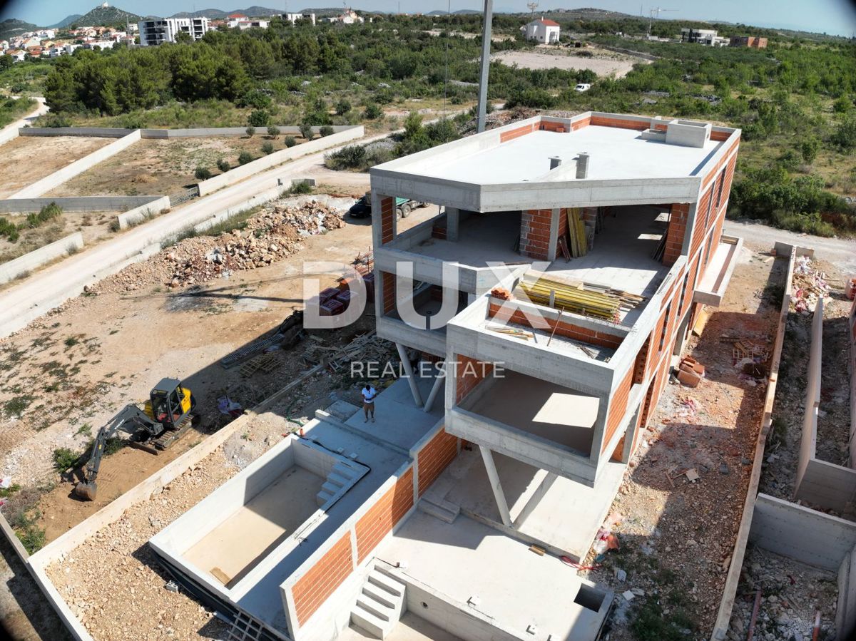 SEBENICO, VODICE – Attico con vista panoramica sul mare, lusso che respira libertà e luce