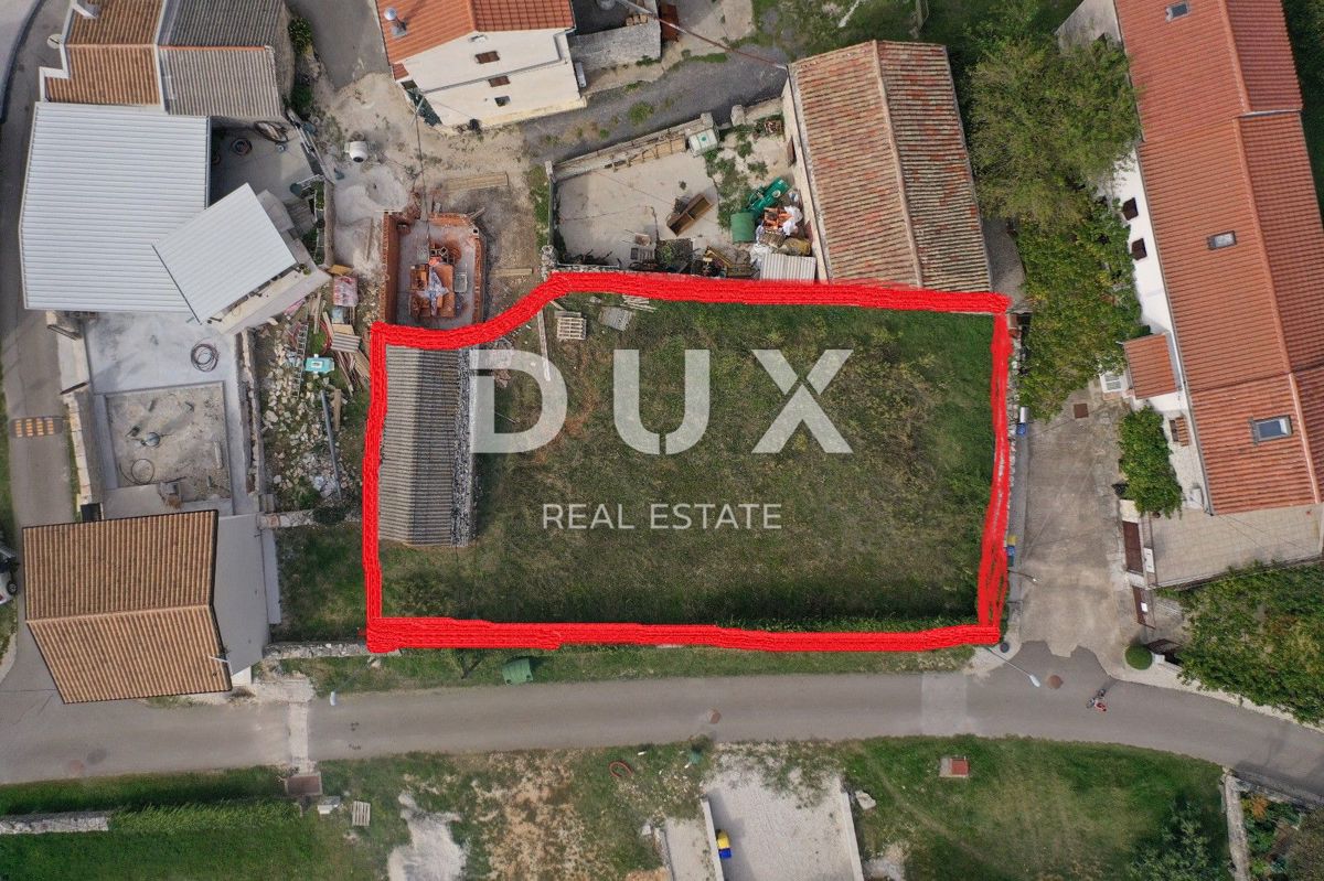 ISTRIA, KANFANAR - Terreno edificabile con edificio in pietra