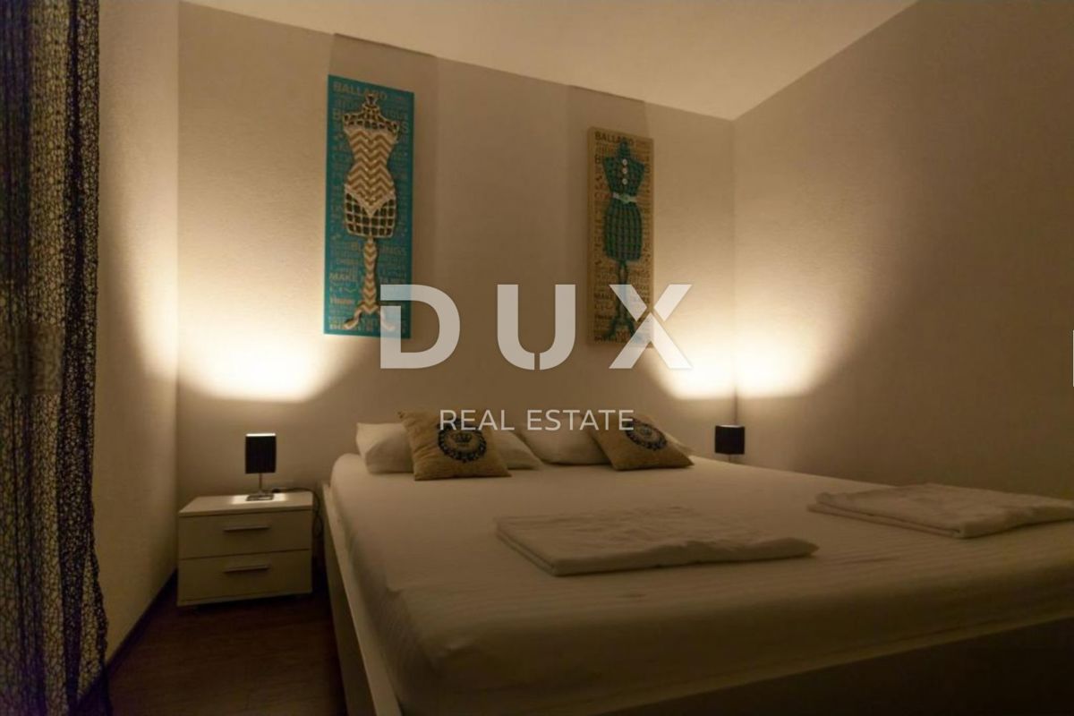 ISOLA DI KRK, KLIMNO - appartamento in villa 61m2, soggiorno + 2 camere da letto, piano terra, con splendida vista sul mare e piscina + superficie 110m2 - S1