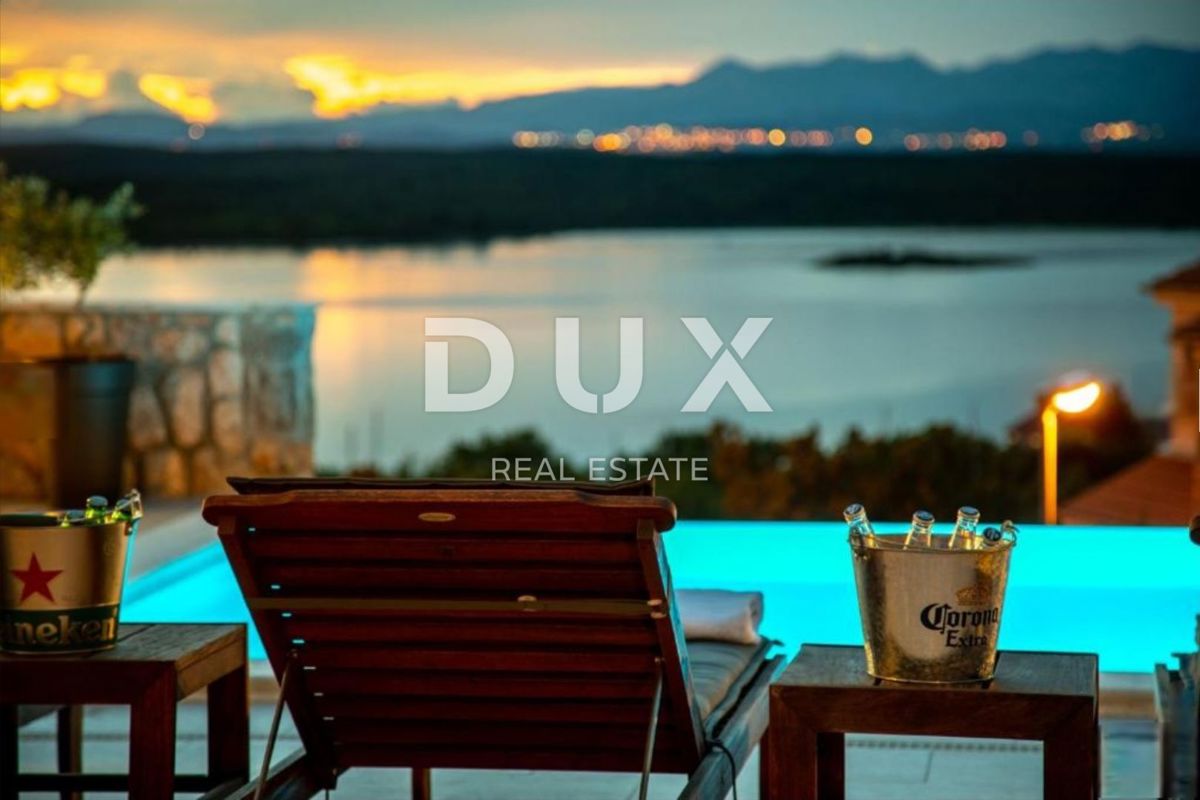 ISOLA DI KRK, KLIMNO - appartamento in villa 61m2, soggiorno + 2 camere da letto, piano terra, con splendida vista sul mare e piscina + superficie 110m2 - S1