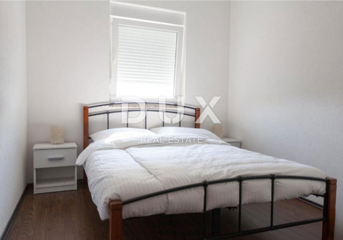 ISOLA DI KRK, KLIMNO - appartamento in villa 61m2, soggiorno + 2 camere da letto, piano terra, con splendida vista sul mare e piscina + superficie 110m2 - S1