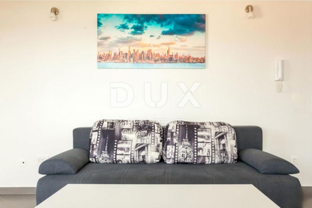 ISOLA DI KRK, KLIMNO - appartamento in villa 61m2, soggiorno + 2 camere da letto, piano terra, con splendida vista sul mare e piscina + superficie 110m2 - S1