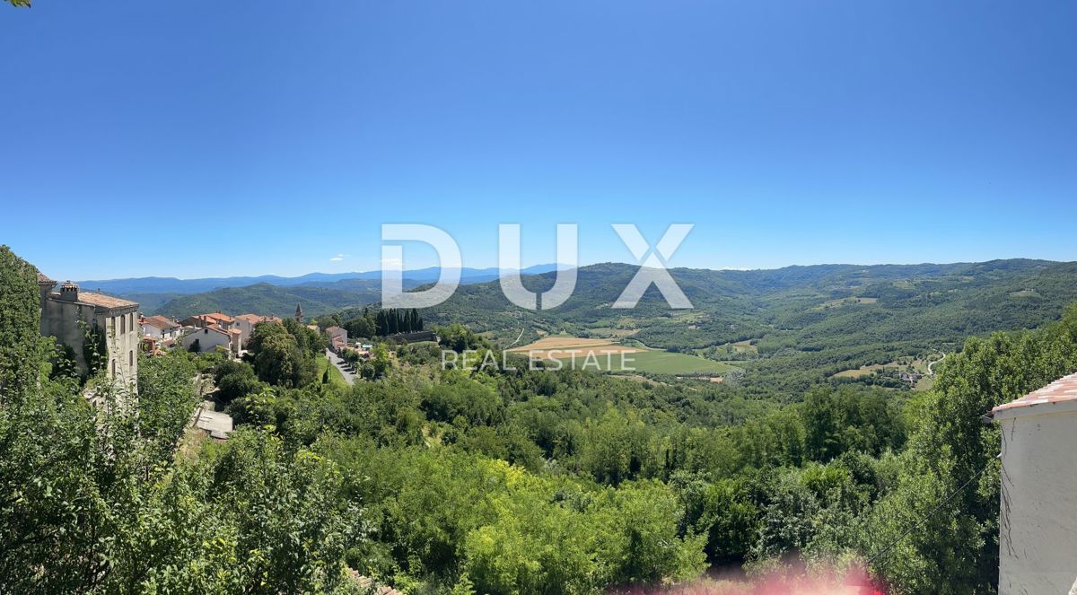 ISTRIA, MONTONA - Casa nel centro di Montona con una bellissima vista 