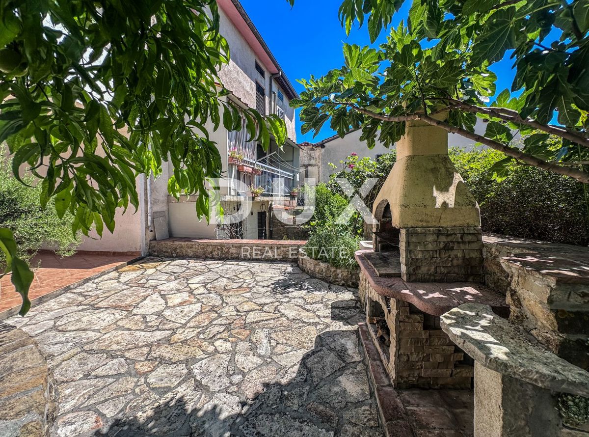 ISTRIA, MONTONA - Casa nel centro di Montona con una bellissima vista 