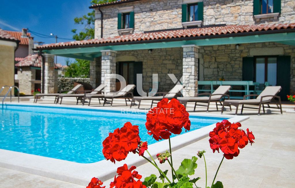 ISTRIA, LOVREČ, DINTORNI - Perfetta villa in pietra con piscina e due edifici ausiliari