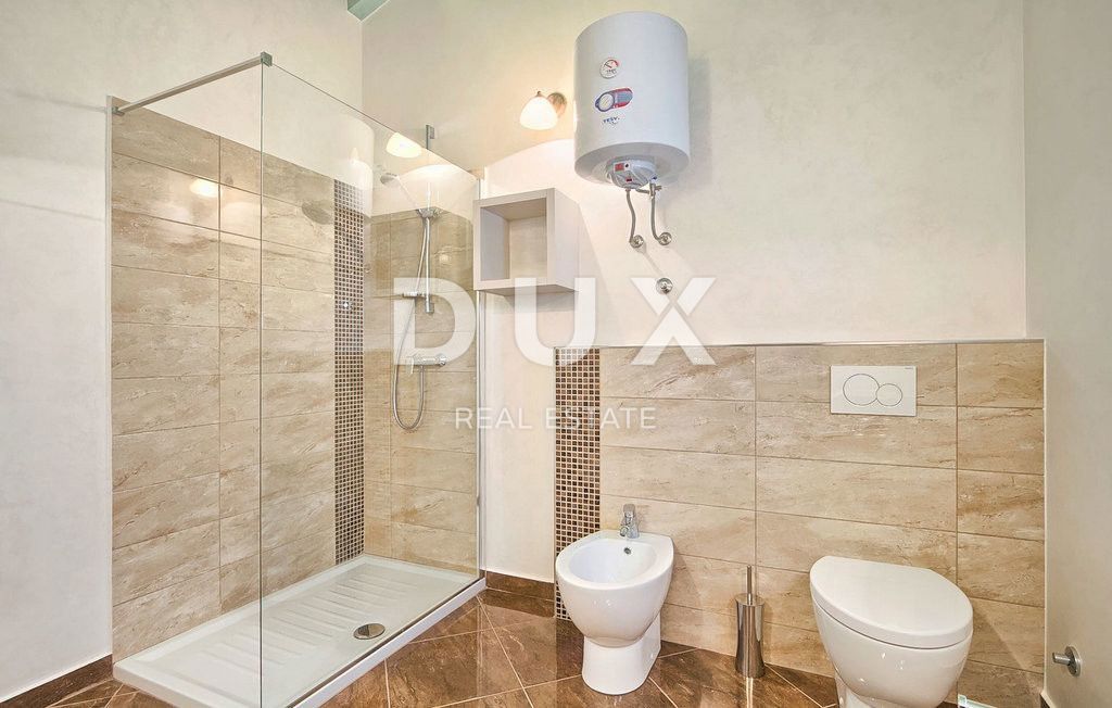 ISTRIA, LOVREČ, DINTORNI - Perfetta villa in pietra con piscina e due edifici ausiliari