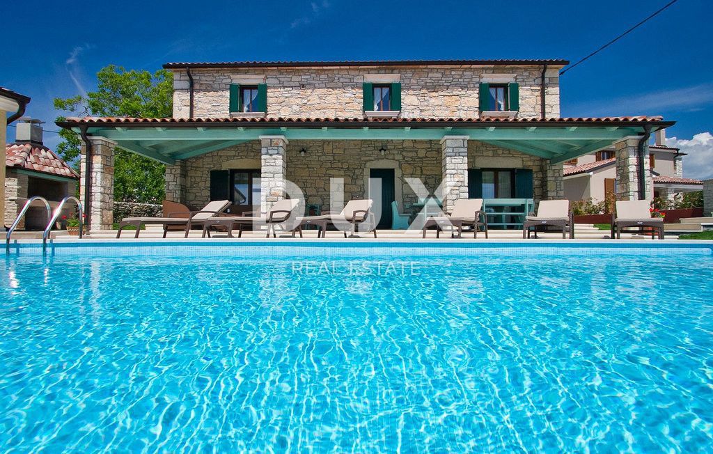 ISTRIA, LOVREČ, DINTORNI - Perfetta villa in pietra con piscina e due edifici ausiliari