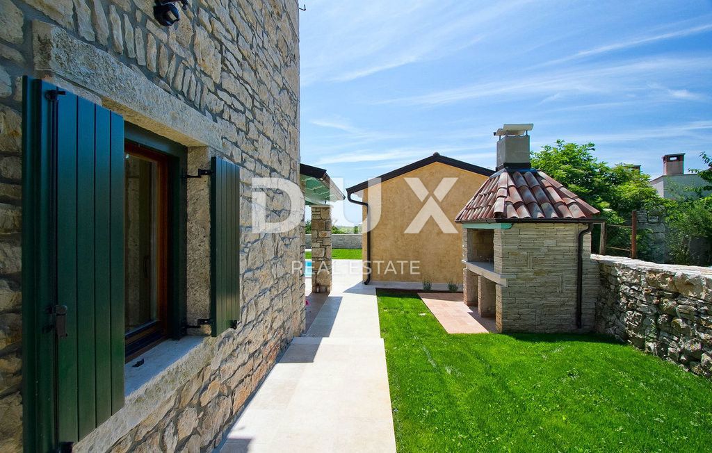 ISTRIA, LOVREČ, DINTORNI - Perfetta villa in pietra con piscina e due edifici ausiliari