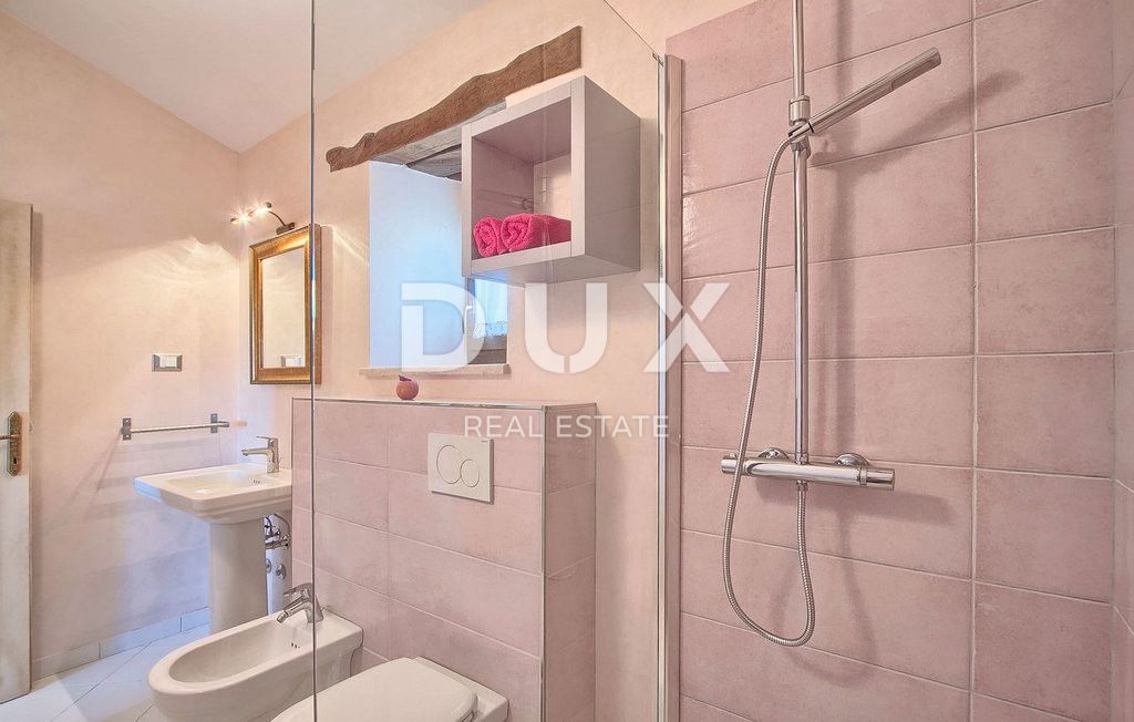 ISTRIA, LOVREČ, DINTORNI - Perfetta villa in pietra con piscina e due edifici ausiliari