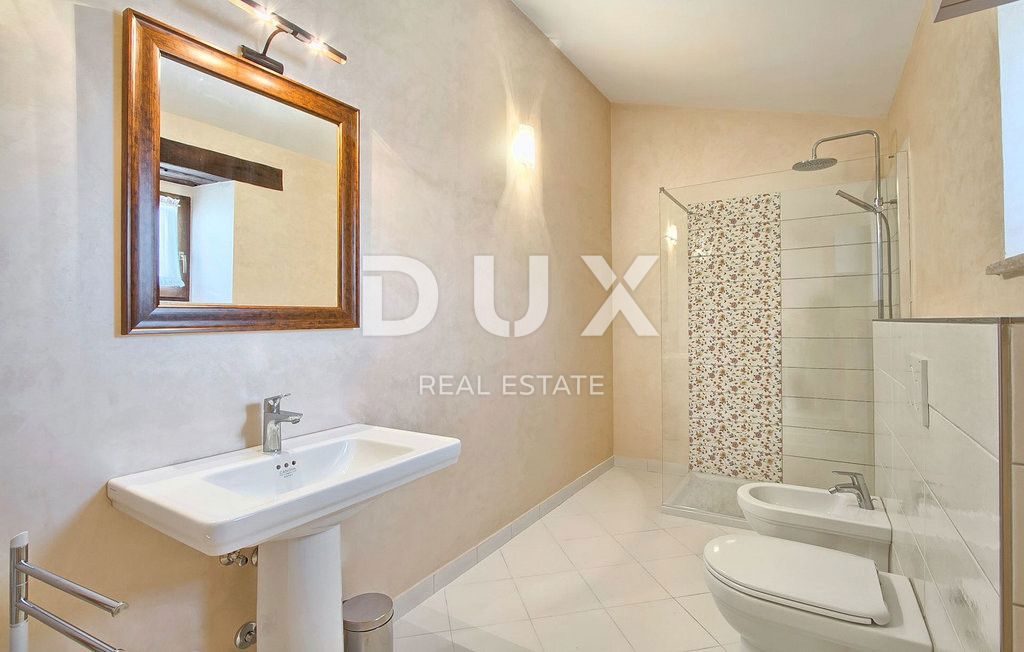 ISTRIA, LOVREČ, DINTORNI - Perfetta villa in pietra con piscina e due edifici ausiliari