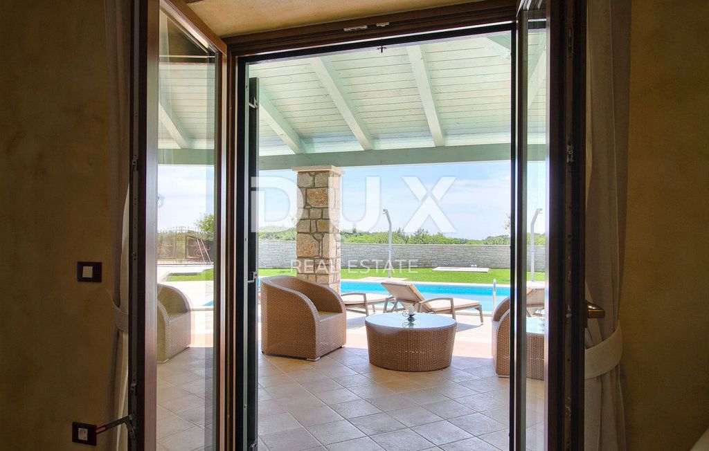 ISTRIA, LOVREČ, DINTORNI - Perfetta villa in pietra con piscina e due edifici ausiliari