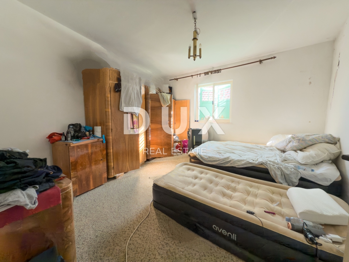 ISOLA DI KRK, BAŠKA - Casa da ristrutturare a 20 m dal mare, OCCASIONE!
