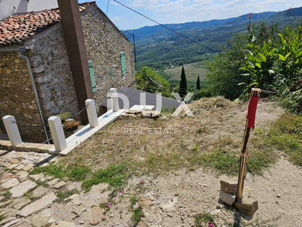 ISTRIA, MONTONA - Autentica opportunità nel cuore di Montona - una casa in pietra con giardino e vista mozzafiato