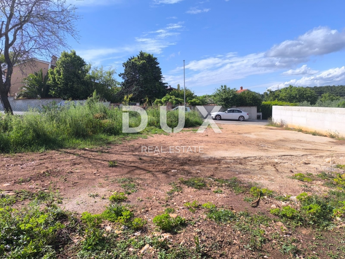 ISTRIA, BANJOLE - Terreno con permesso di costruzione per una villa con piscina