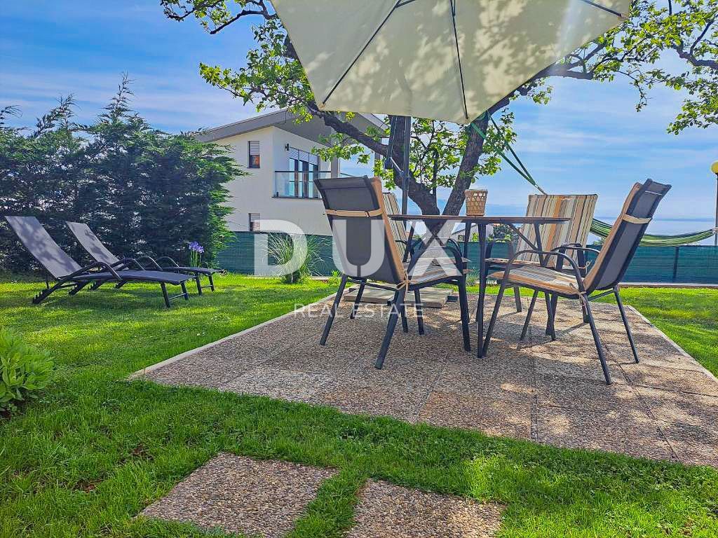 OPATIJA, IČIĆI – una bellissima villa con un ricco giardino e vista mare, garage e vicinanza al mare