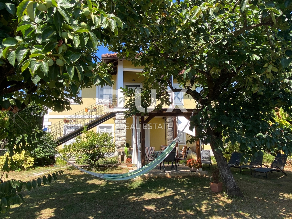 OPATIJA, IČIĆI – una bellissima villa con un ricco giardino e vista mare, garage e vicinanza al mare