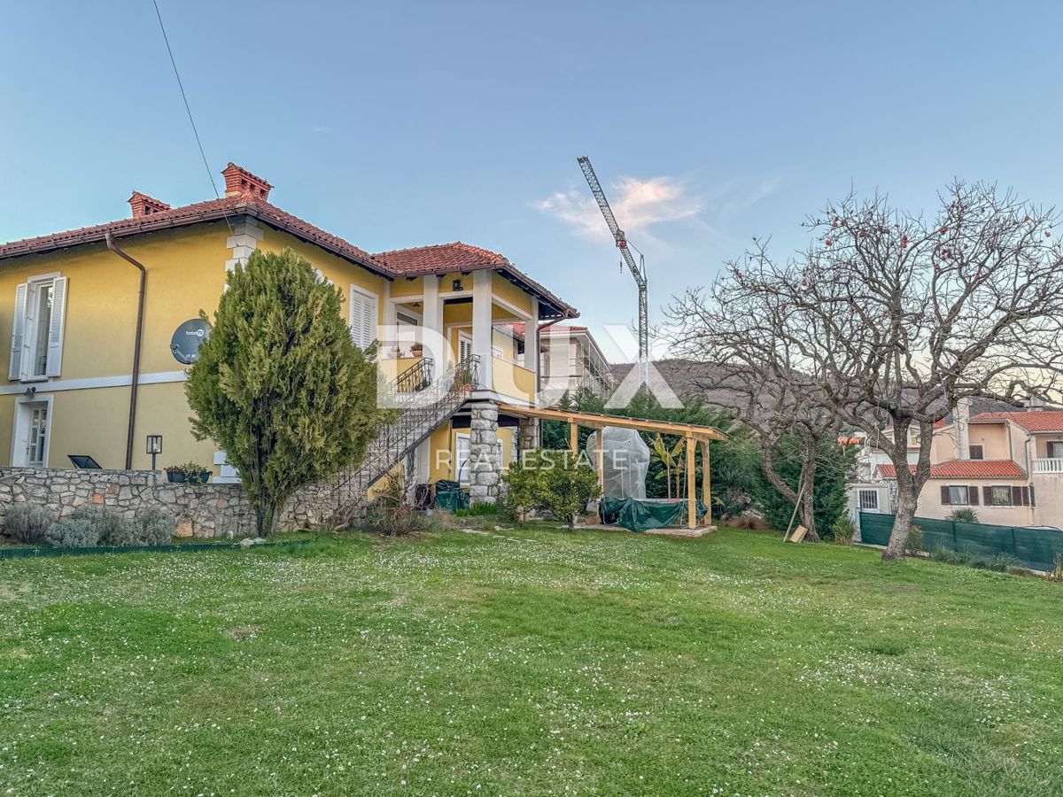 OPATIJA, IČIĆI – una bellissima villa con un ricco giardino e vista mare, garage e vicinanza al mare