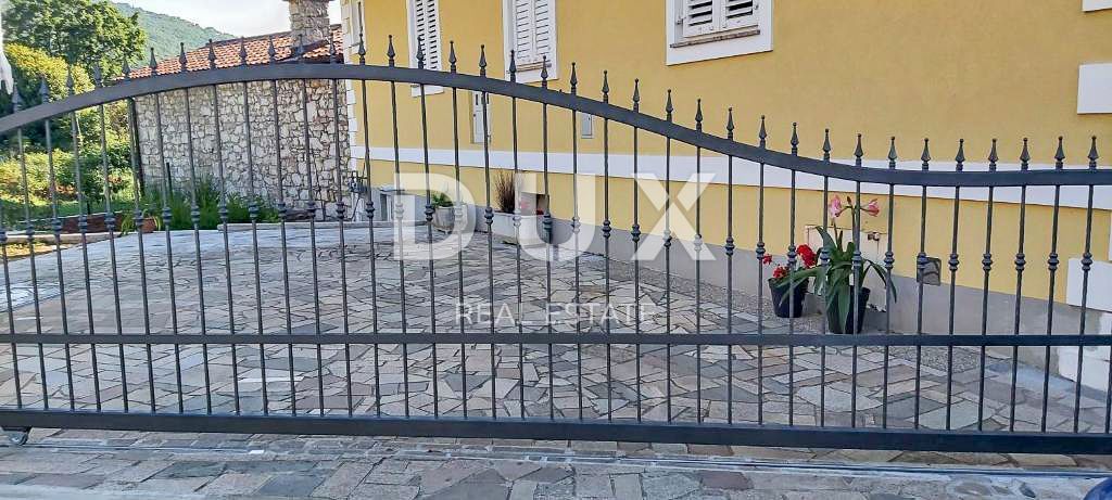 OPATIJA, IČIĆI – una bellissima villa con un ricco giardino e vista mare, garage e vicinanza al mare