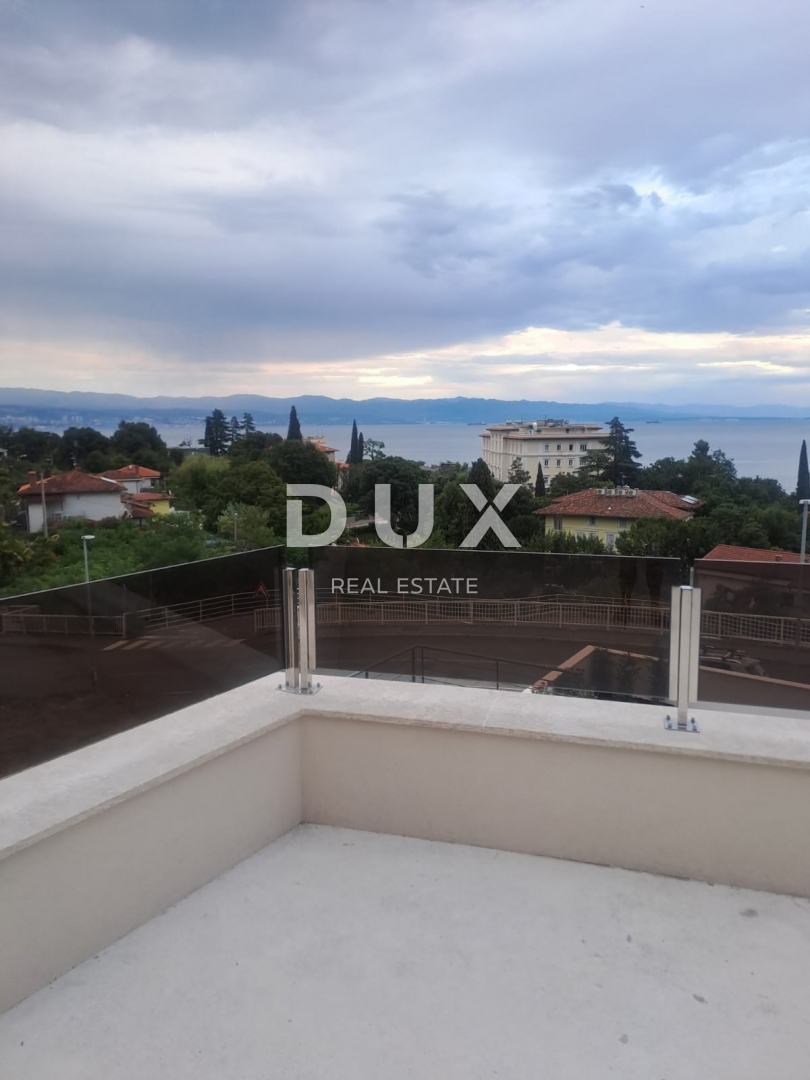 ABBAZIA, LOVRAN - villa di lusso con due unità abitative e piscina, a 300 metri dal mare