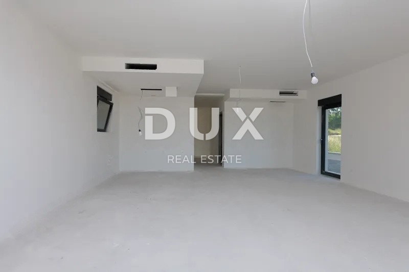 ABBAZIA, LOVRAN - villa di lusso con due unità abitative e piscina, a 300 metri dal mare