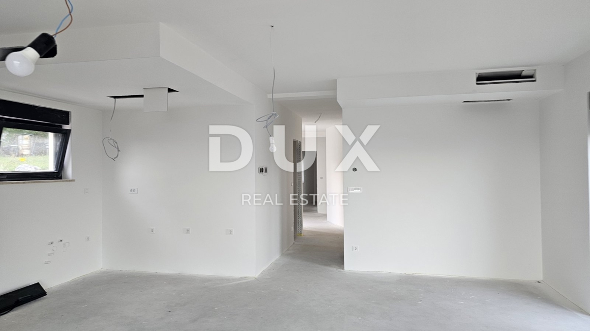 ABBAZIA, LOVRAN - villa di lusso con due unità abitative e piscina, a 300 metri dal mare