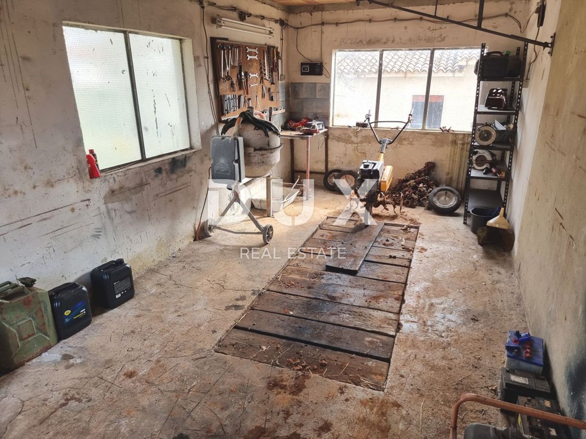 ISTRIA, MARČANA - Casa con garage nel villaggio, non finita