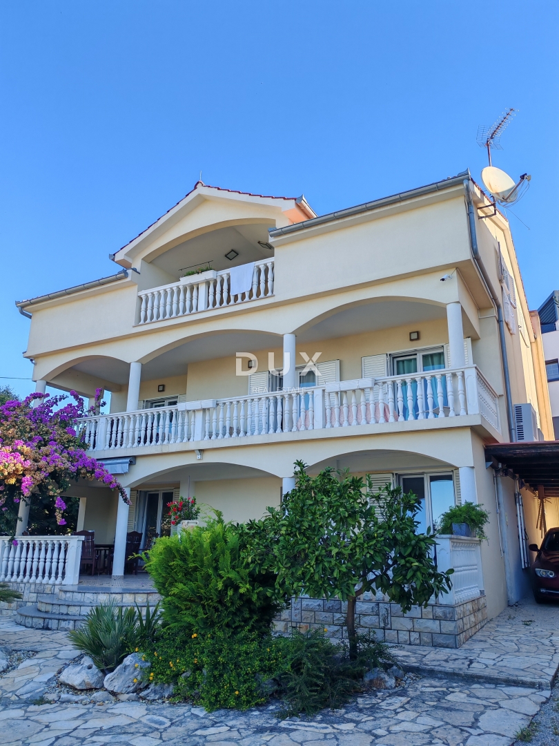 ZADAR, PETRČANE - Casa con 3 ampi appartamenti e una splendida vista sul mare! Punta Skala!