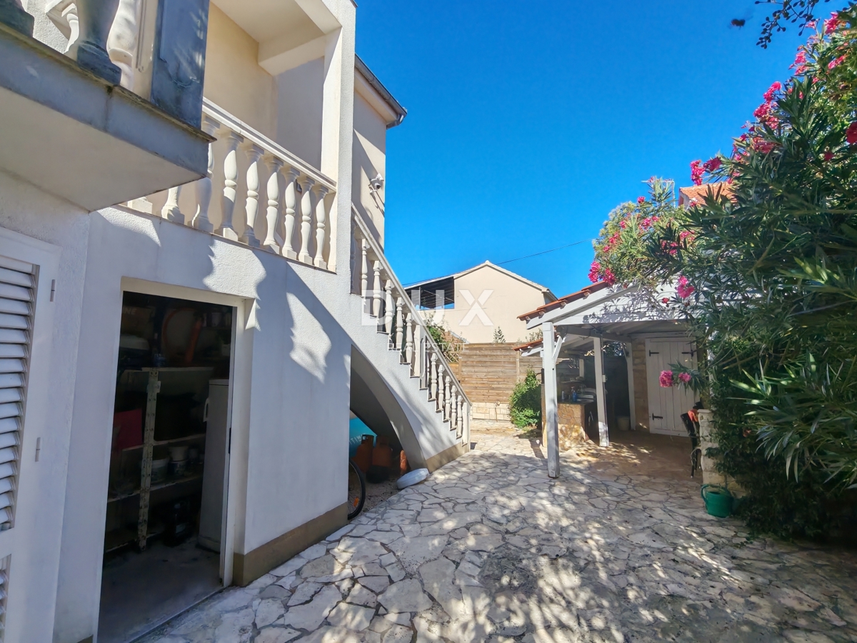 ZADAR, PETRČANE - Casa con 3 ampi appartamenti e una splendida vista sul mare! Punta Skala!