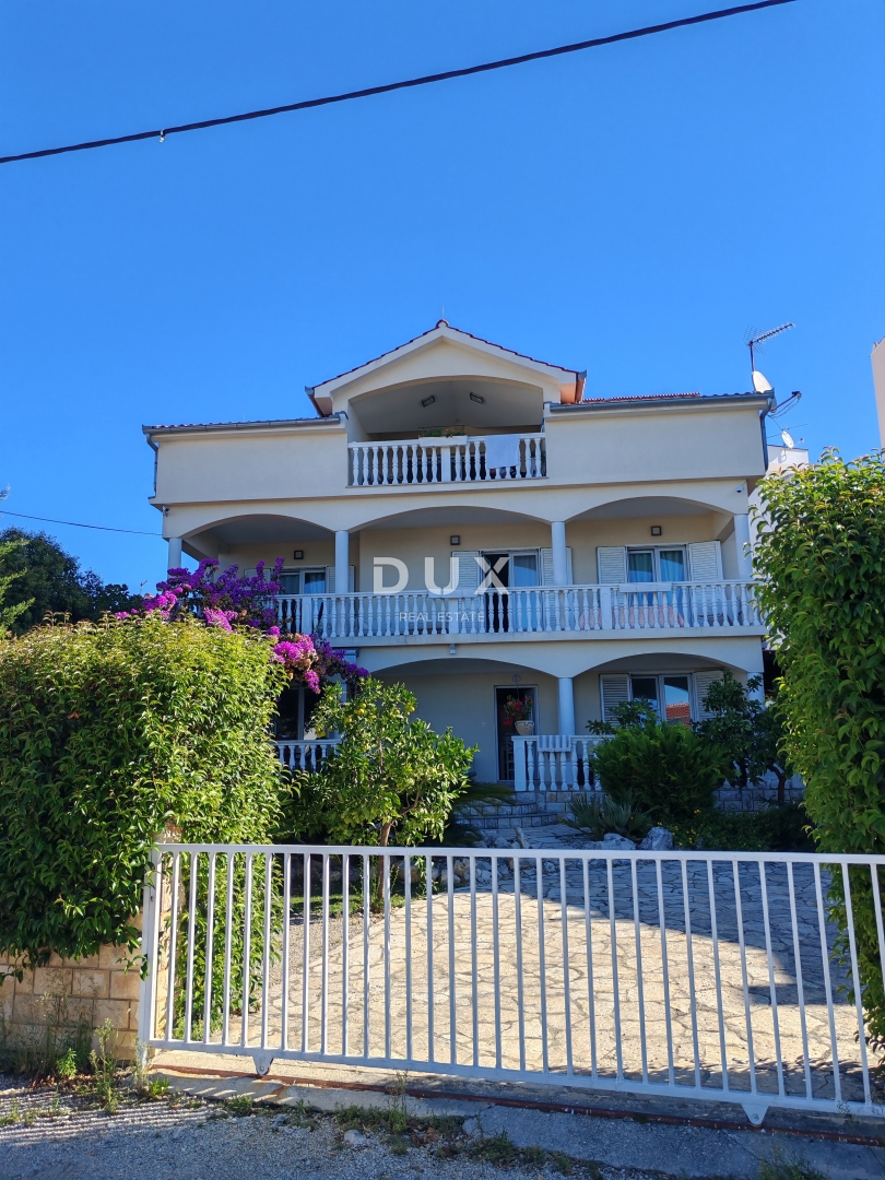 ZADAR, PETRČANE - Casa con 3 ampi appartamenti e una splendida vista sul mare! Punta Skala!